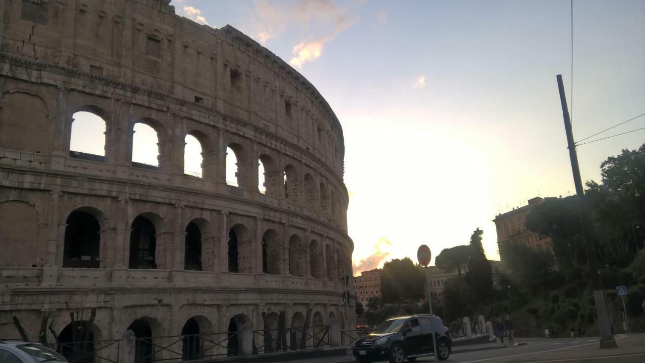 Around The Corner Colosseo Couette-café